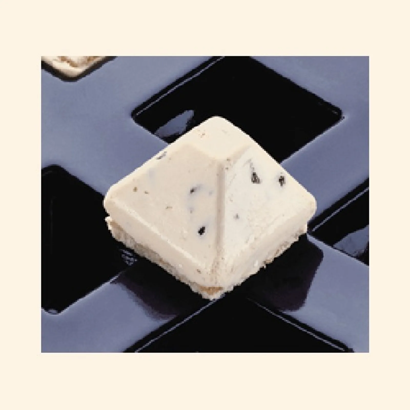 Matfer Bourgeat 336120 - Pyramid Float Bottom 50x50mm 50ml 35 MLDS