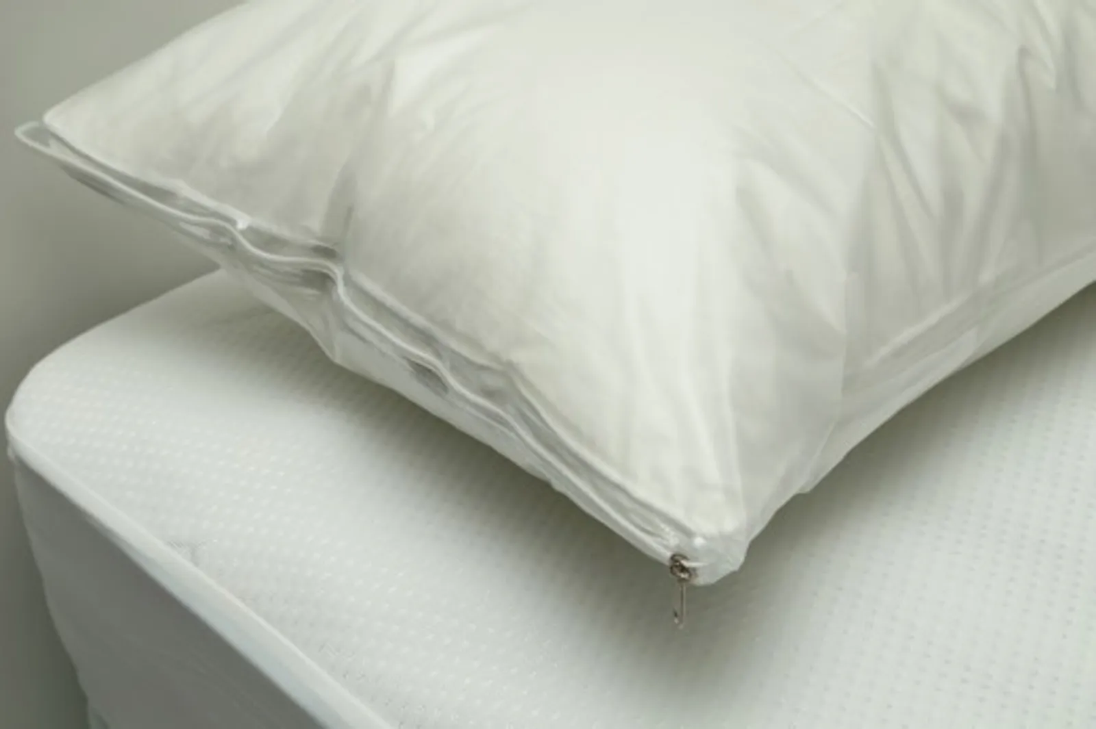 Alliance 35928 - Pillow Protector Vinyl Waterproof 48x73