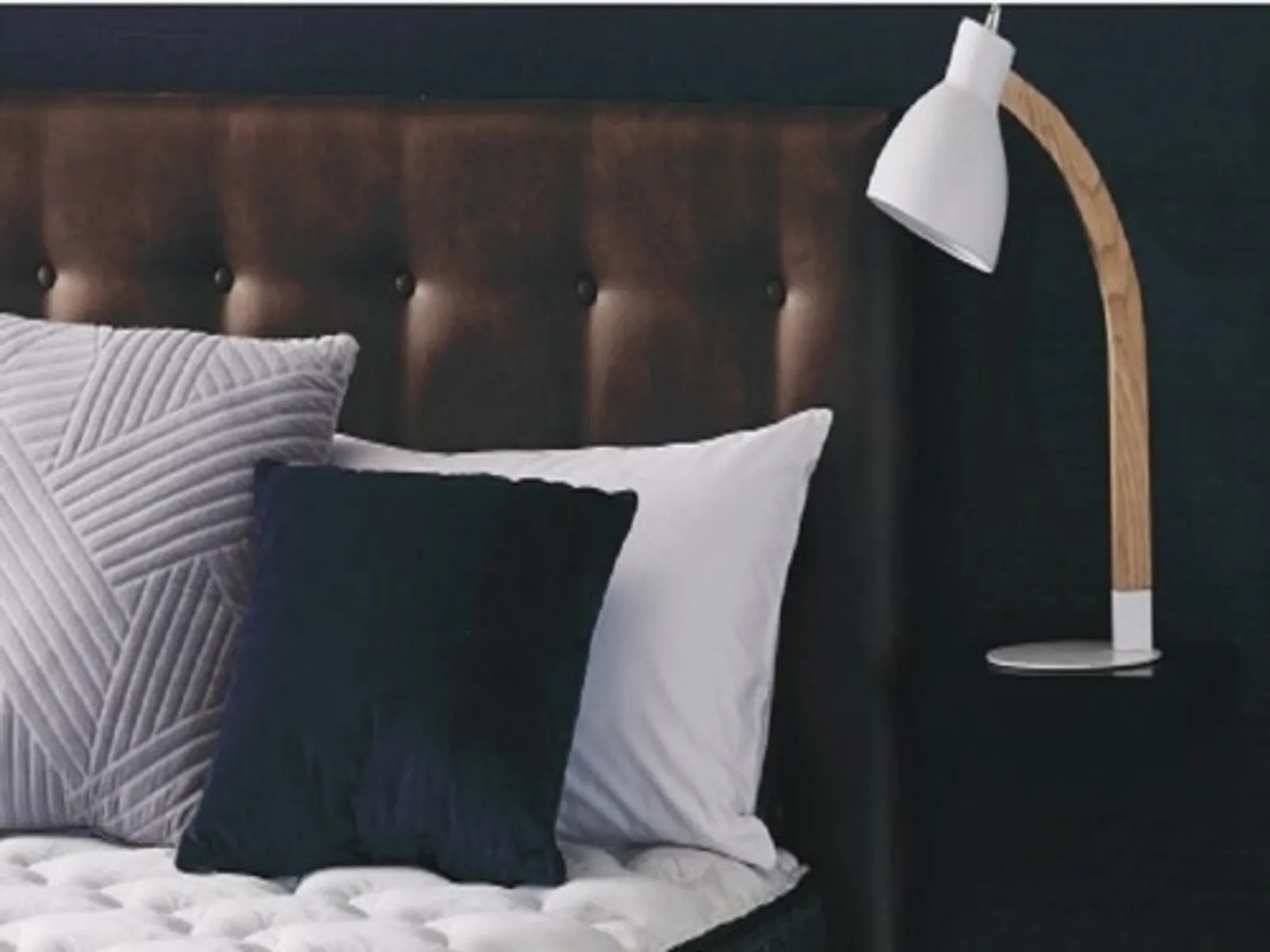 Alliance 2379607 - Bedhead Iceland Button Finish High KB Split 145cm