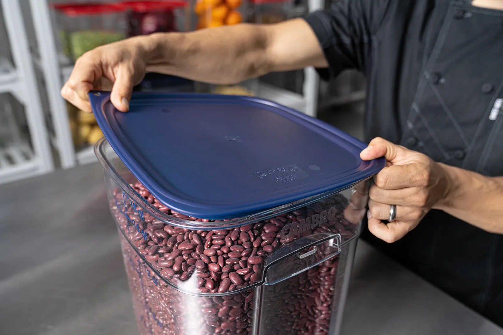 Cambro SFC12FPPP - Camsquare FreshPro Easy Seal Covers fits 11.4 17.2 & 20.8L Blue