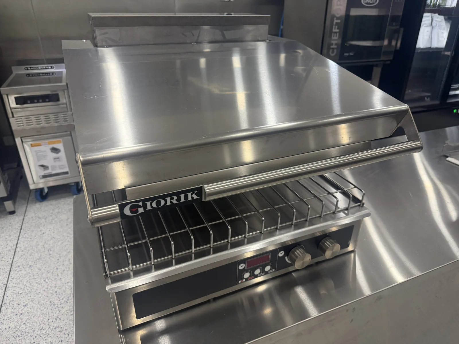 Giorik SH30T Hi-Lite Adjustable Fast Salamander | 570mm Model - 1/1GN (2)