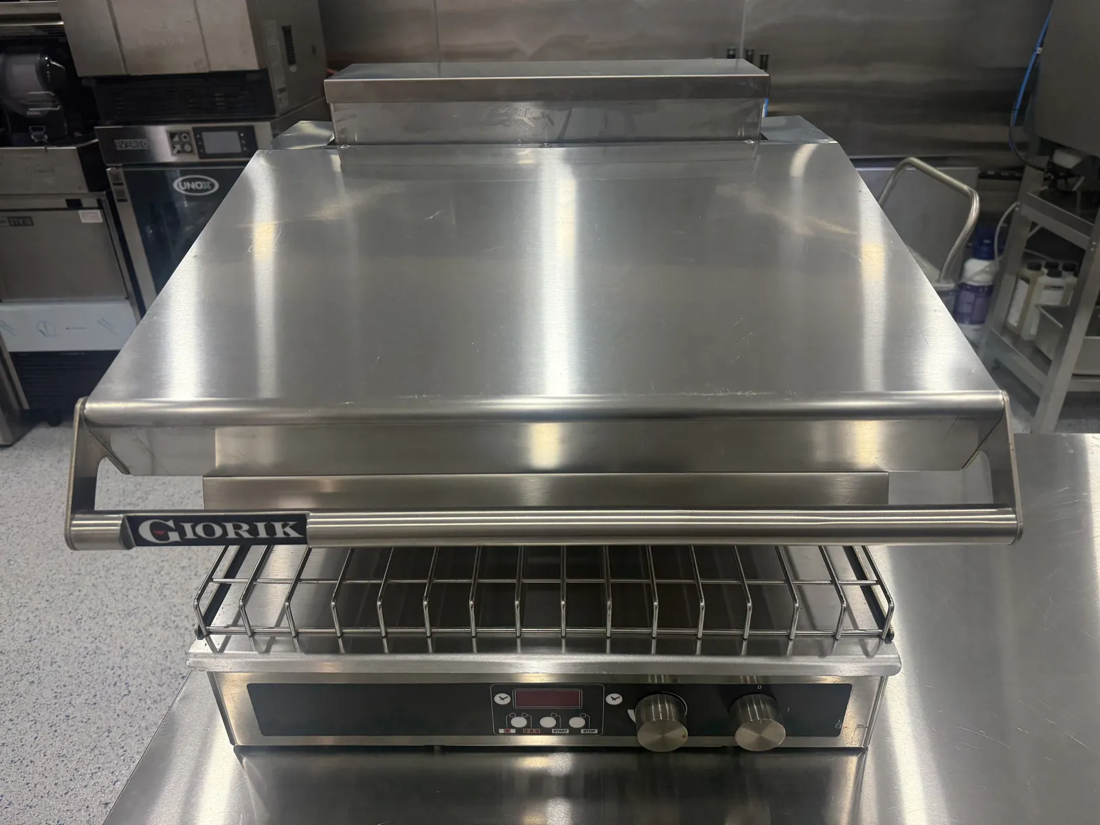 Giorik SH30T Hi-Lite Adjustable Fast Salamander | 570mm Model - 1/1GN (2)