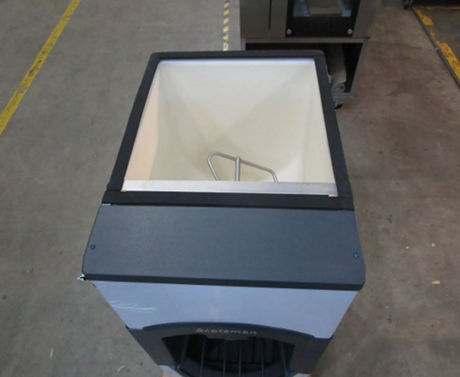 Scotsman HD 22 - 59kg - Ice Dispenser - Clearance