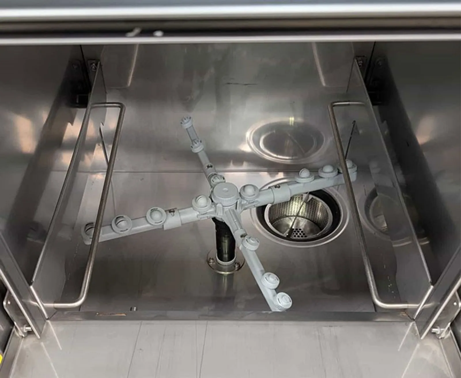 Washtech XG - Economy Undercounter Glasswasher - 365mm Rack - Clearance (2)