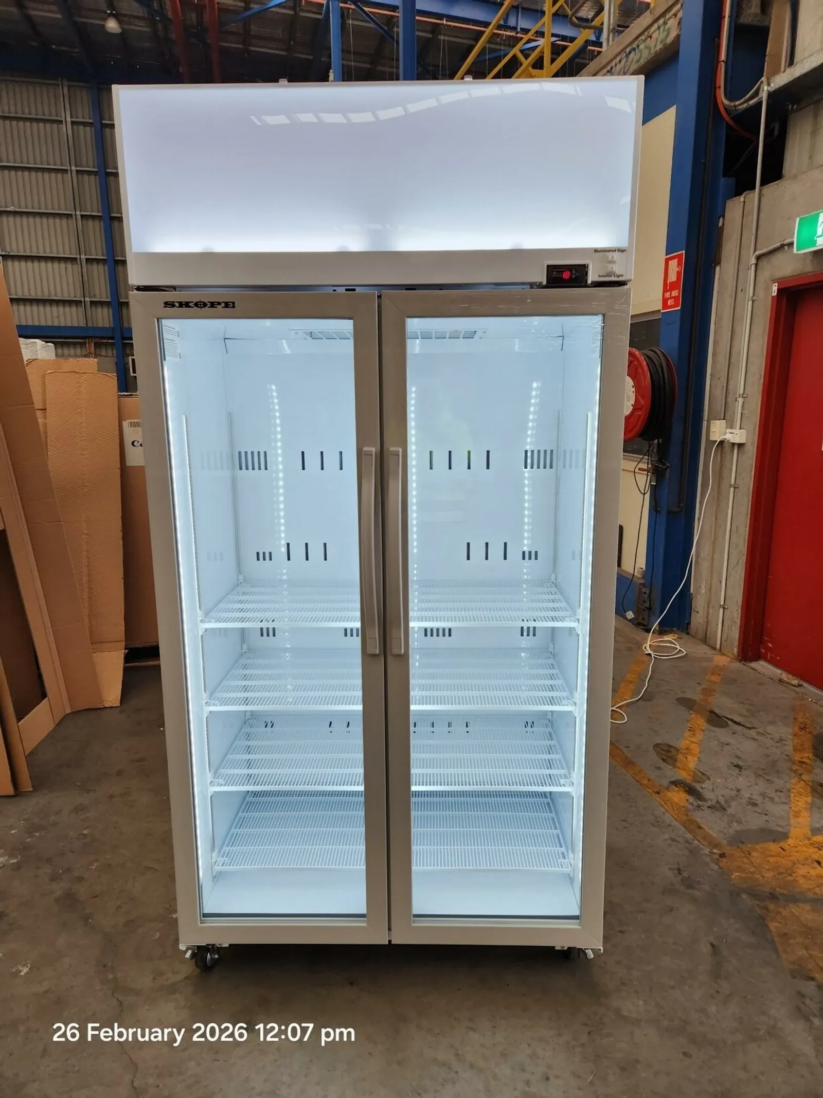 SKOPE TCE1000N EziCore 2 Door Upright Display Fridge - Clearance (3)