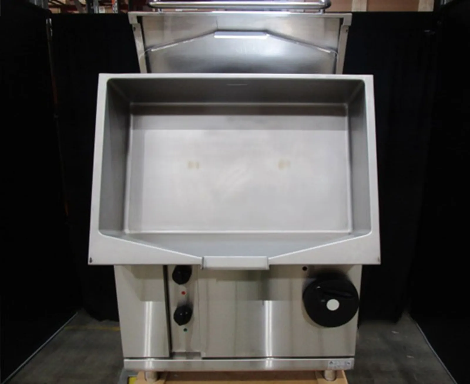 Waldorf 800 Series BP8080GE - 900mm Gas Tilting Bratt Pan Low Back Version - Clearance