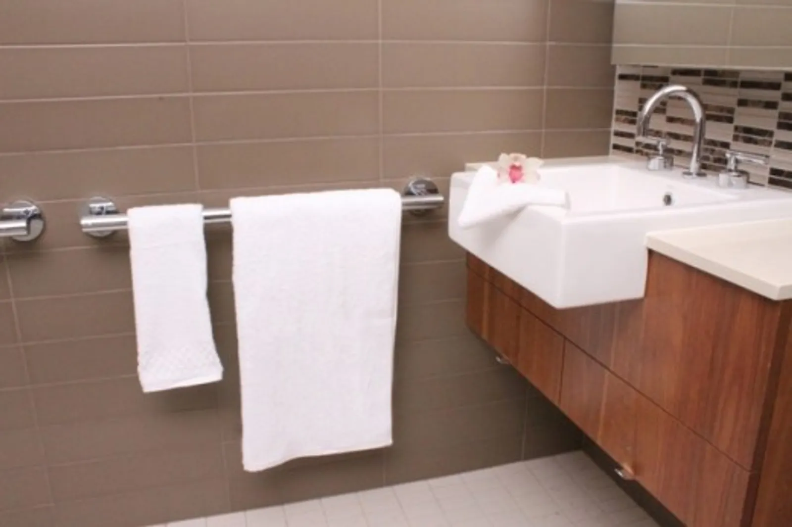 Alliance 51331 - Hand Towel Actil Down Under White 40x60